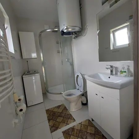 Rozany Na Wiejskiej Tatil Evi