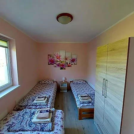 Vakantiehuis Dom Rozany Caloroczny Ogrzewany Na Wiejskiej 5 *